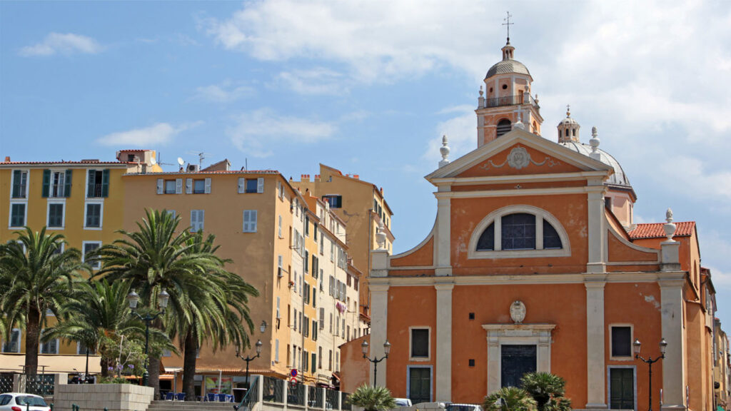 Ajaccio et Porto-vecchio face à face en sud Corse