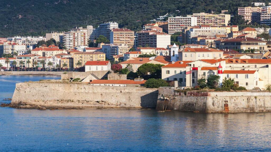 Le charme de la Corse du sud sous la pluie