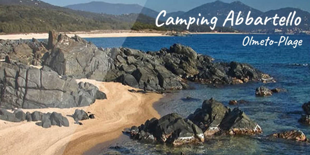 Image du Camping Abbartello à Olmeto, capturant la sérénité de la plage, les imposantes roches et la mer turquoise, idéal pour des vacances relaxantes.